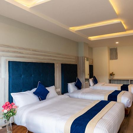 Hotel Adam Покхара Екстер'єр фото