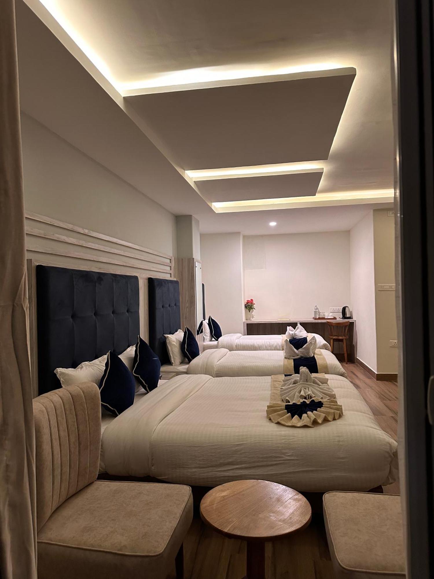 Hotel Adam Покхара Екстер'єр фото