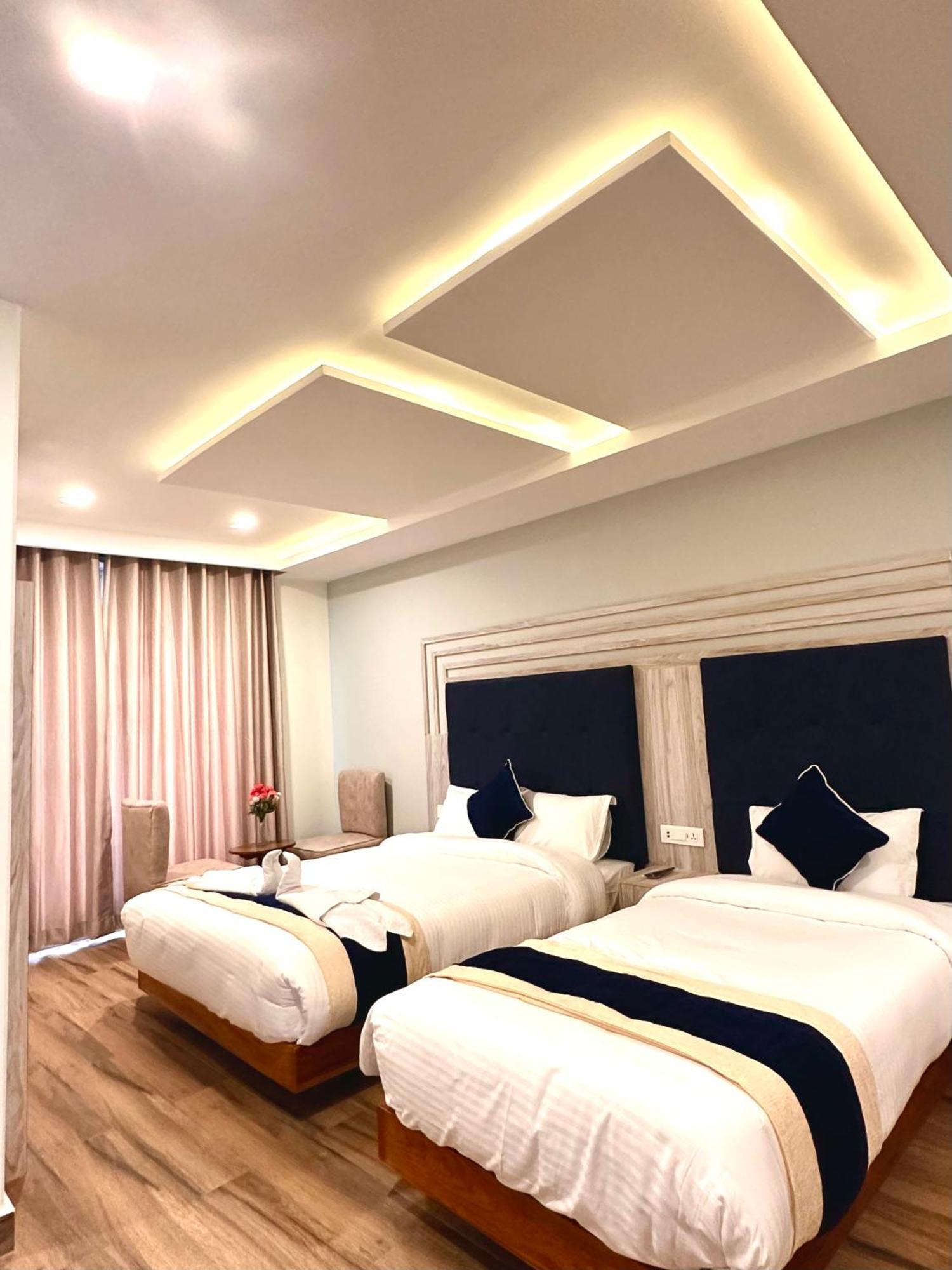 Hotel Adam Покхара Екстер'єр фото