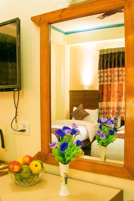 Hotel Adam Покхара Екстер'єр фото