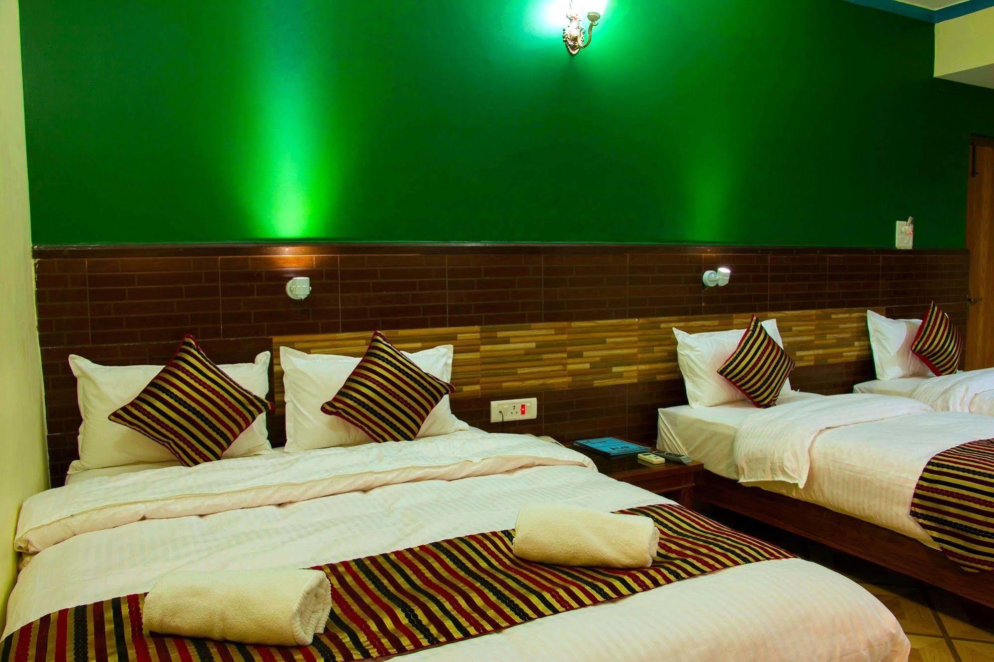 Hotel Adam Покхара Екстер'єр фото