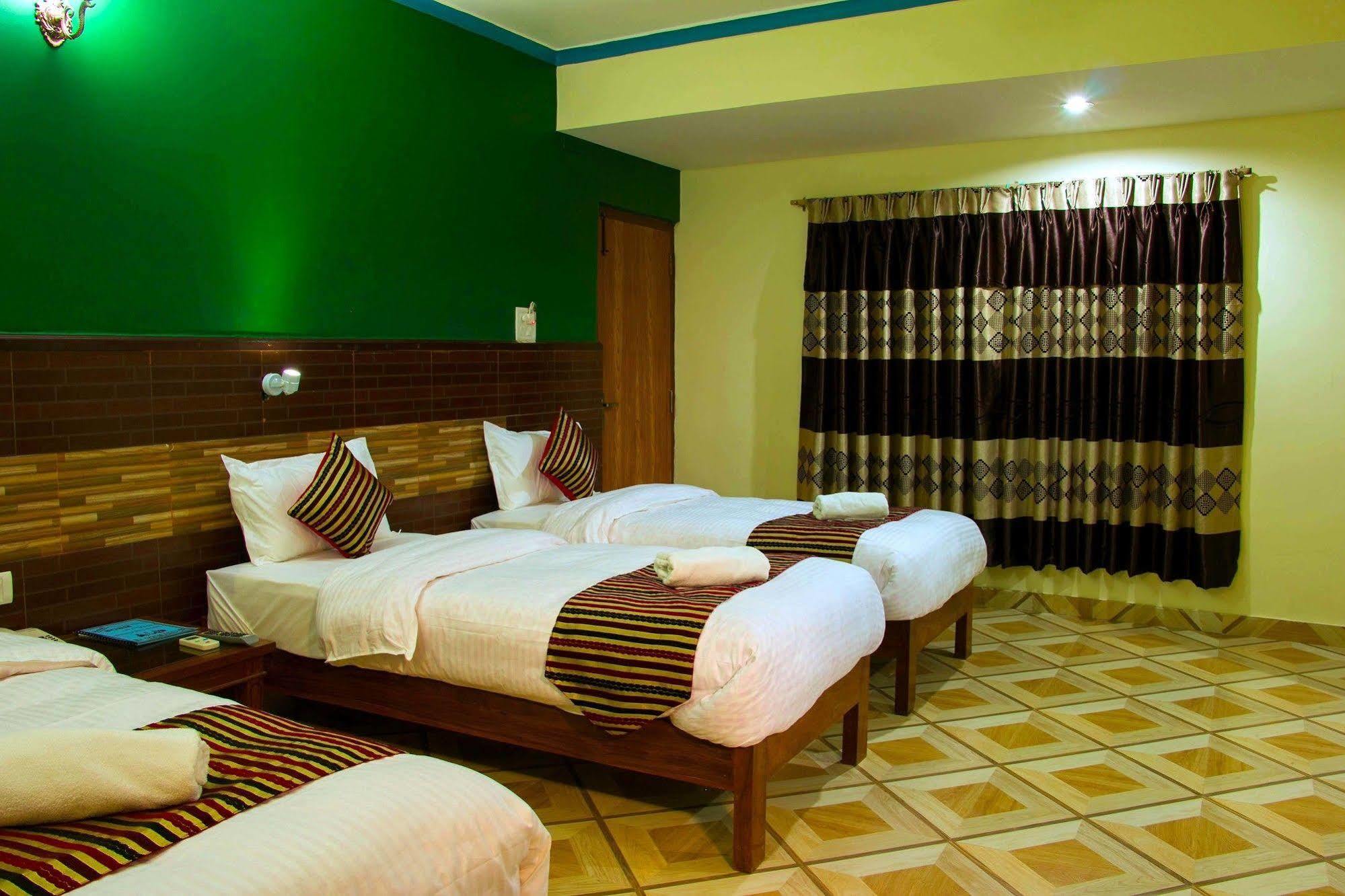 Hotel Adam Покхара Екстер'єр фото
